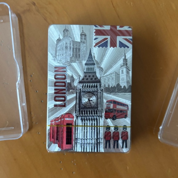 London Deck of Playing Cards - Picture 4 of 4